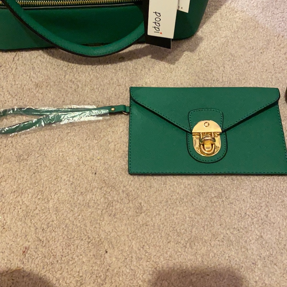 Green wristlet